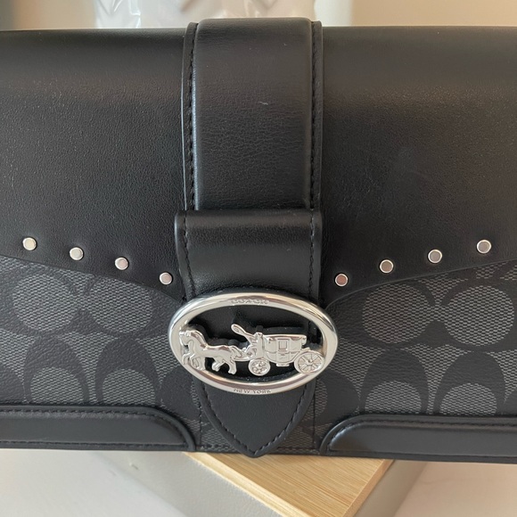 Coach purse - Picture 2 of 5